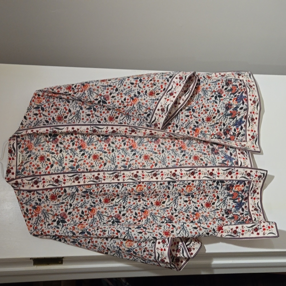 Womens Max Studio size medium floral print kimono polyester top.
